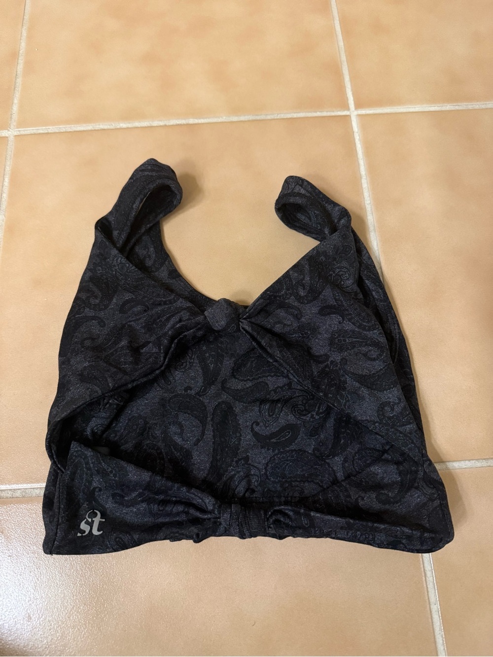 Paisley-Textured Black Light Support Sports Bra - Picture 3 of 3